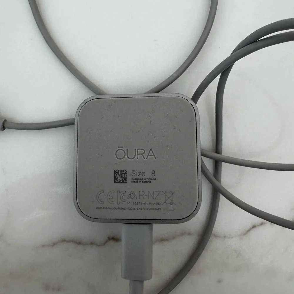 Oura Ring - Gen3 Horizon - Size 8 Gold with Gray Charger